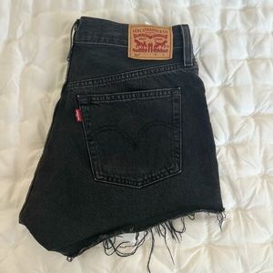 Black Levi’s Jean Shorts!